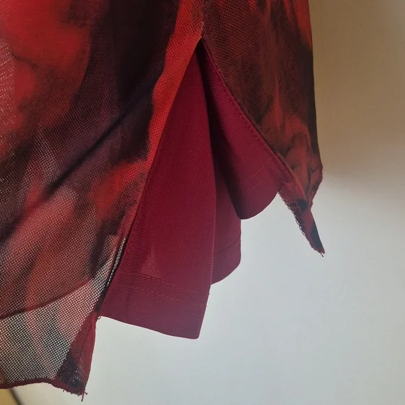 Runaway The Label Jordi Mini Dress in Giovana Red Rose Print - Size XL (10) - Picture 9 of 12